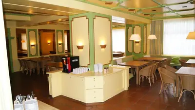 Ein Restaurant oder anderes Speiselokal in der Unterkunft Hotel YOUHEY am Wolfgangsee