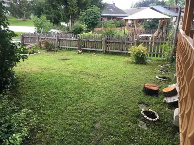 Ein Garten an der Unterkunft Katarina's cozy bungalov