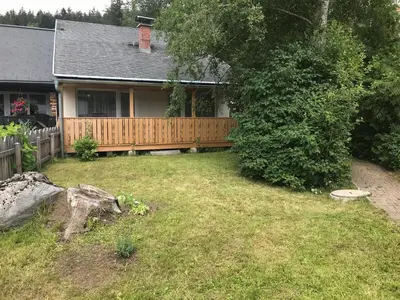 Ein Garten an der Unterkunft Katarina's cozy bungalov