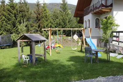 Ein Kinderspielbereich in der Unterkunft Haus Sylvia
