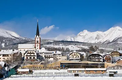 Ein allgemeiner Bergblick oder ein Berglick von der Ferienwohnung aus