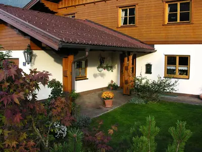 Ein Garten an der Unterkunft Haus Margit