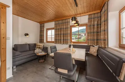 Ein Sitzbereich in der Unterkunft Haus Steirerland