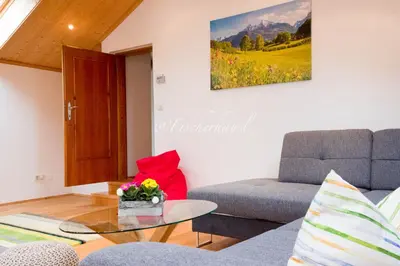 Ein Sitzbereich in der Unterkunft Fischerhaus Sankt Wolfgang Appartement 2