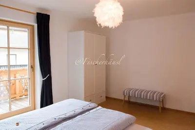 Ein Bett oder Betten in einem Zimmer der Unterkunft Fischerhaus Sankt Wolfgang Appartement 2