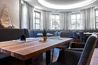 Ein Sitzbereich in der Unterkunft Hotel Happy Filzmoos