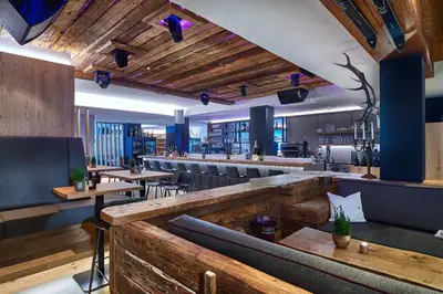 Ein Restaurant oder anderes Speiselokal in der Unterkunft Hotel Happy Filzmoos
