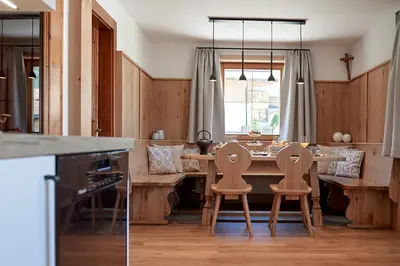 Ein Sitzbereich in der Unterkunft Flachau Lodge