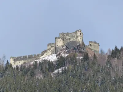 Ein allgemeiner Bergblick oder ein Berglick von of country house aus