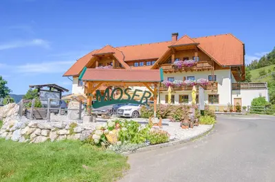 Das Gebäude in dem sich das Gasthaus befindet