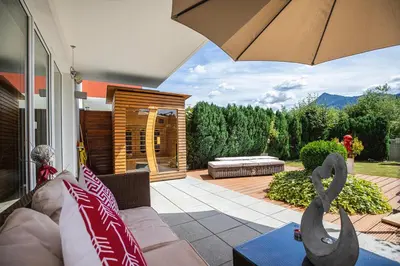 Ein allgemeiner Bergblick oder ein Berglick von der Ferienwohnung aus