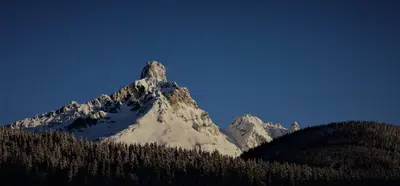 Ein allgemeiner Bergblick oder ein Berglick von der Ferienwohnung aus