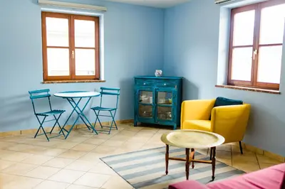 Ein Sitzbereich in der Unterkunft Tauglerei Appartement Enzian in den Zauberbergen