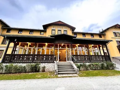 Das Gebäude in dem sich das Gasthaus befindet
