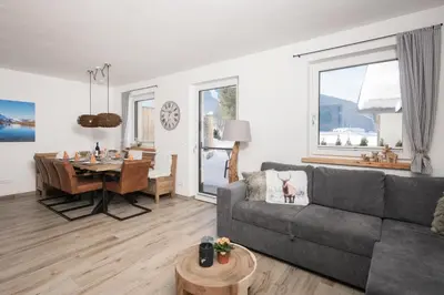 Ein Sitzbereich in der Unterkunft Pistenblick Alpin