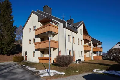 Das Gebäude in dem sich die Ferienwohnung befindet