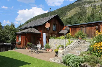 Ein allgemeiner Bergblick oder ein Berglick von des Ferienhauses aus