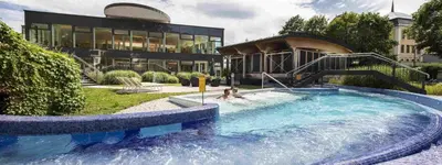 Der Swimmingpool an oder in der Nähe von Ferienwohnung Heindl