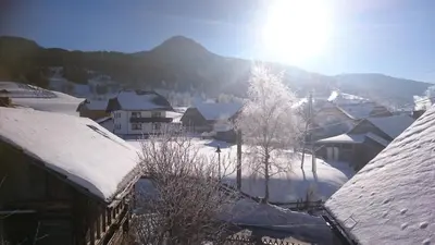 Ein allgemeiner Bergblick oder ein Berglick von der Ferienwohnung aus