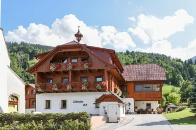 Das Gebäude in dem sich die Pension befindet