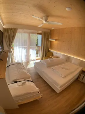 Ein Bett oder Betten in einem Zimmer der Unterkunft Seehotel am Hallstättersee modern rooms