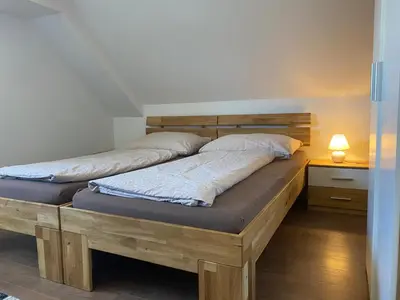 Ein Bett oder Betten in einem Zimmer der Unterkunft Haus Kampl - Appartement Grundlsee