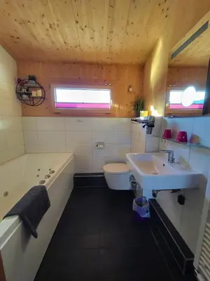 Ein Badezimmer in der Unterkunft Kreischberg Chalet in Murau