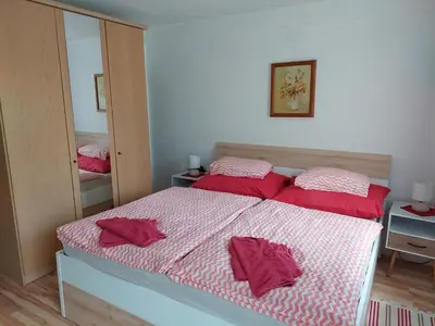 Ein Bett oder Betten in einem Zimmer der Unterkunft Waldhaus