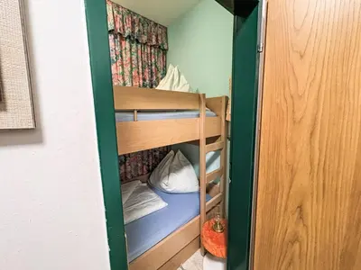 Ein Etagenbett oder Etagenbetten in einem Zimmer der Unterkunft Apartment Dachstein Top 27 by Interhome