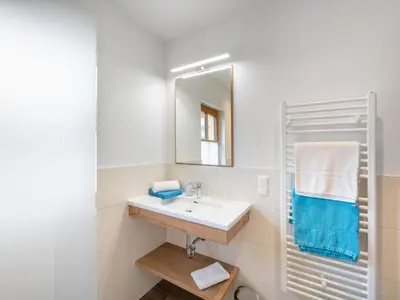 Ein Badezimmer in der Unterkunft Chalet Bergerlodge by Interhome
