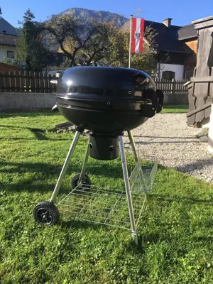 Ein für Gäste verfügbarer Grill im Ferienhaus