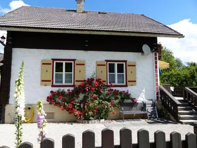 Ein Garten an der Unterkunft Knusperhaus