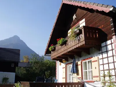 Ein allgemeiner Bergblick oder ein Berglick von des Ferienhauses aus