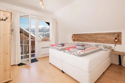 Ein Bett oder Betten in einem Zimmer der Unterkunft Pistenblick Chalet