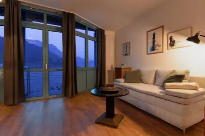 Ein allgemeiner Bergblick oder ein Berglick von des Hotels aus