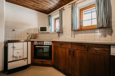 Küche/Küchenzeile in der Unterkunft Wurzelhütte
