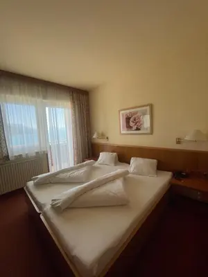 Ein Bett oder Betten in einem Zimmer der Unterkunft Hotel Attersee