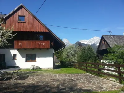 Ein allgemeiner Bergblick oder ein Berglick von der Ferienwohnung aus
