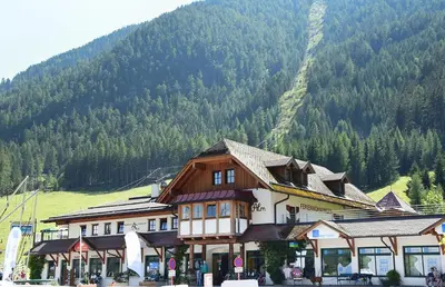 Ein allgemeiner Bergblick oder ein Berglick von der Ferienwohnung aus