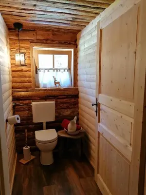 Ein Badezimmer in der Unterkunft Ampferkaralm Hütte
