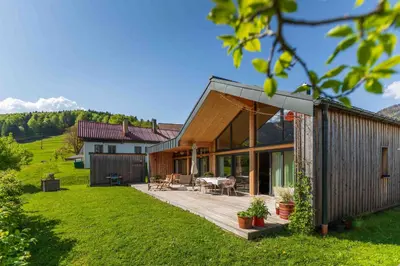 Ein Garten an der Unterkunft Haus am Salz mit Sauna