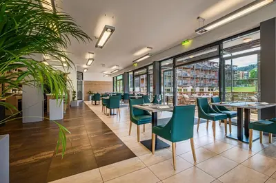Ein Restaurant oder anderes Speiselokal in der Unterkunft Club Hotel am Kreischberg
