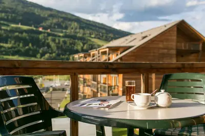 Ein allgemeiner Bergblick oder ein Berglick von des Hotels aus