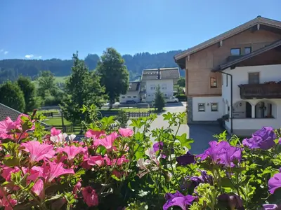 Ein allgemeiner Bergblick oder ein Berglick von der Ferienwohnung aus