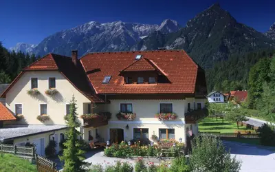 Ein allgemeiner Bergblick oder ein Berglick von der Pension aus