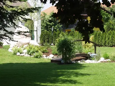 Ein Garten an der Unterkunft Tirolerhof