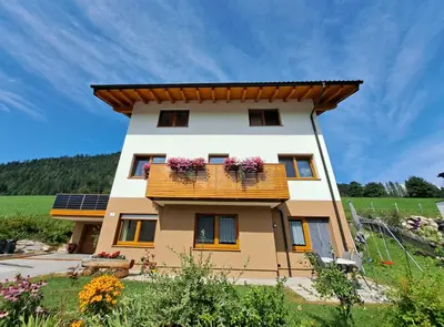 Das Gebäude in dem sich die Ferienwohnung befindet