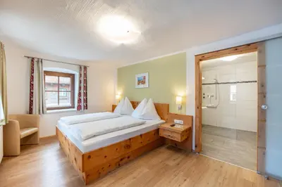 Ein Bett oder Betten in einem Zimmer der Unterkunft Gasthof Hotel Andlwirt