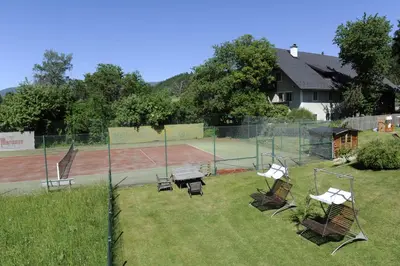 Ein Garten an der Unterkunft Gasthof Hotel Andlwirt