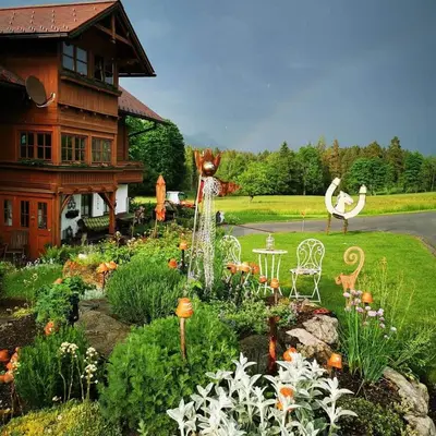 Ein Garten an der Unterkunft Biobauernhof Brandlhof